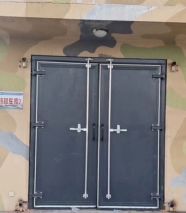 和布克赛尔工业平开门