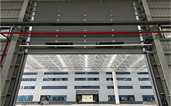 和布克赛尔工业提升门