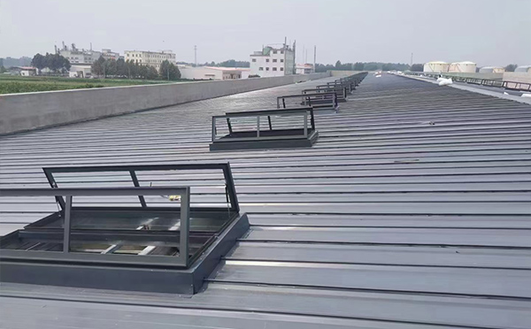 某中学室内体育馆和布克赛尔排烟窗改造项目