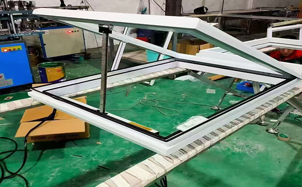 某地下车库出入口和布克赛尔排烟窗配置工程