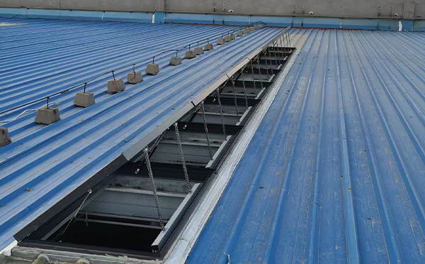 某城市大型商业综合体中庭和布克赛尔排烟窗工程