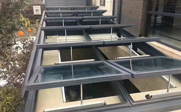 某轨道交通车辆维修车间和布克赛尔排烟窗应用